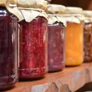 Syrop do herbaty - przepisy na domowy syrop z malin, czarnego bzu, cytryny, pomarańczy i imbiru