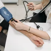Herbata na nadciśnienie, obniżenie cukru i zbicie cholesterolu. Które napary pomogą na dłuższą metę?