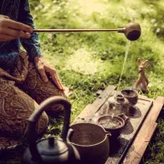 Jak parzyć czerwoną herbatę? Ile razy można parzyć pu erh?