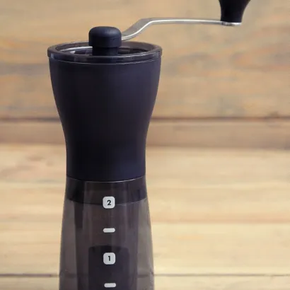Hario Mini Mill Slim Plus młynek do kawy - zdjęcie 3