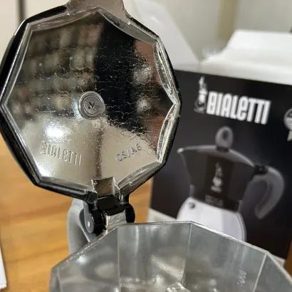 OUTLET Bialetti New Moka Induction kawiarka stalowa na indukcję 4 tz / 150 ml czarna - zdjęcie 3