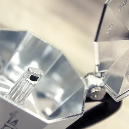 Bialetti Moka Express kawiarka aluminiowa na gaz pojemność 1 tz / 60 ml kolor srebrny - zdjęcie 4