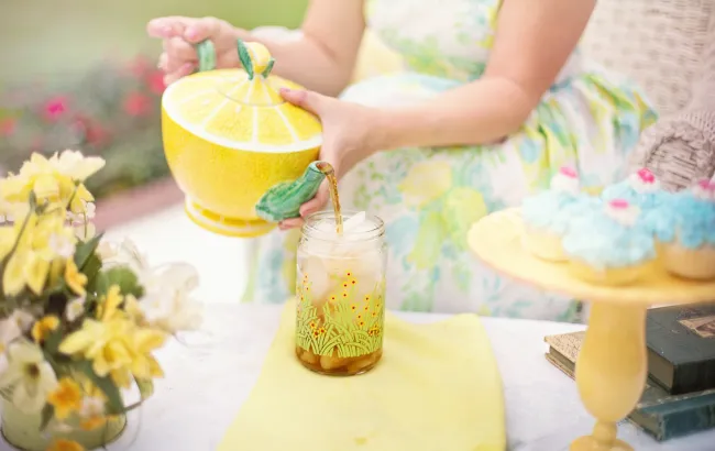 Tea bomb - przepis na herbatę zamkniętą w cukrowej kuli - na prezent i do podania gościom