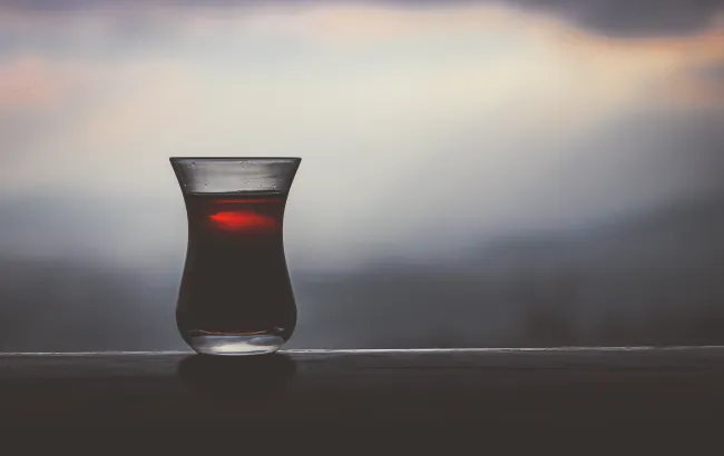 Lapsang souchong - wędzona herbata czarna. Czym jest i jak ją zaparzać?