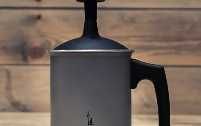 Najlepsze spieniacze do mleka Bialetti: Cappuccinatore, Tuttocrema i inne modele dla każdego miłośnika kawy