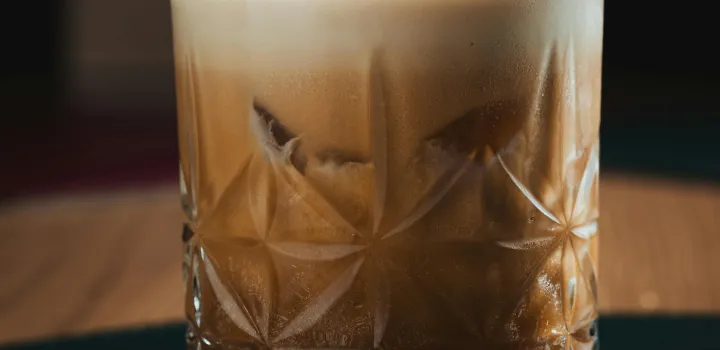 Dirty Coffee: Nowy Trend w Świecie Kawy, Który Musisz Poznać